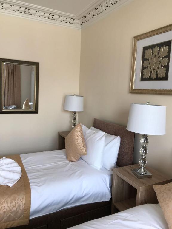 Royal Guest House Nairn room 2